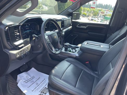 Used 2022 Chevrolet Silverado 1500 LTZ AWD/4WD image 8