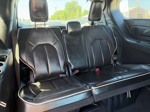 Used 2025 Chrysler Pacifica Limited FWD image 44