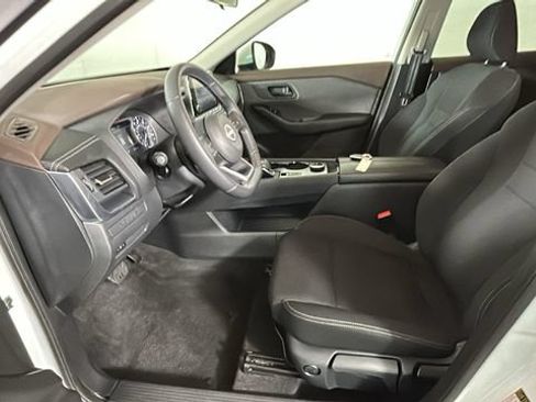 Used 2023 Nissan Rogue S AWD/4WD image 11