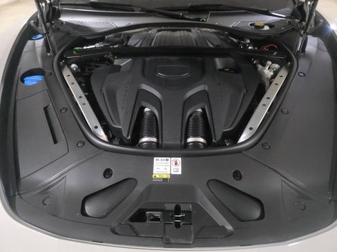 Used 2023 Porsche Panamera 4 Platinum Edition image 15