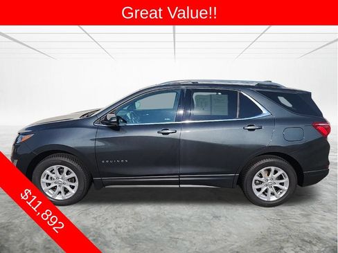 Used 2018 Chevrolet Equinox LT w/ Sun & Infotainment Package AWD/4WD image 2