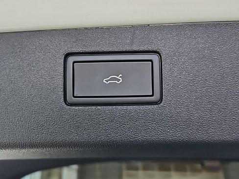 New 2026 Volkswagen Tiguan SE R-Line image 20