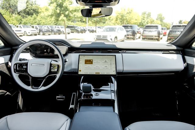 New 2026 Land Rover Range Rover Sport Dynamic SE AWD/4WD image 18