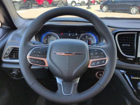 New 2026 Chrysler Pacifica Pinnacle image 19