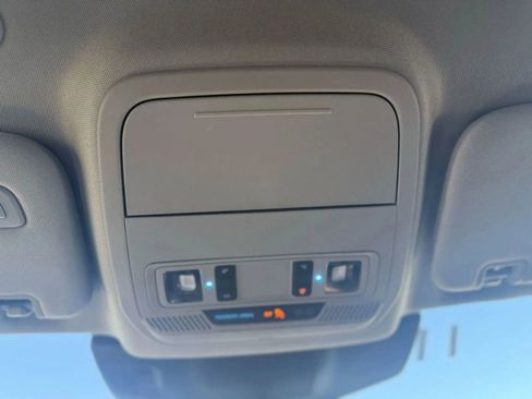 Used 2023 Ford Explorer Limited image 36