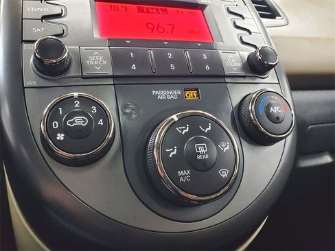 Used 2011 Kia Soul ! image 19