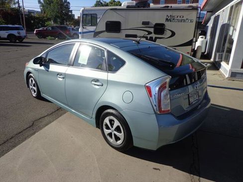 Used 2015 Toyota Prius image 2