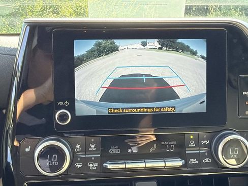 Used 2023 Toyota Highlander XLE FWD image 36