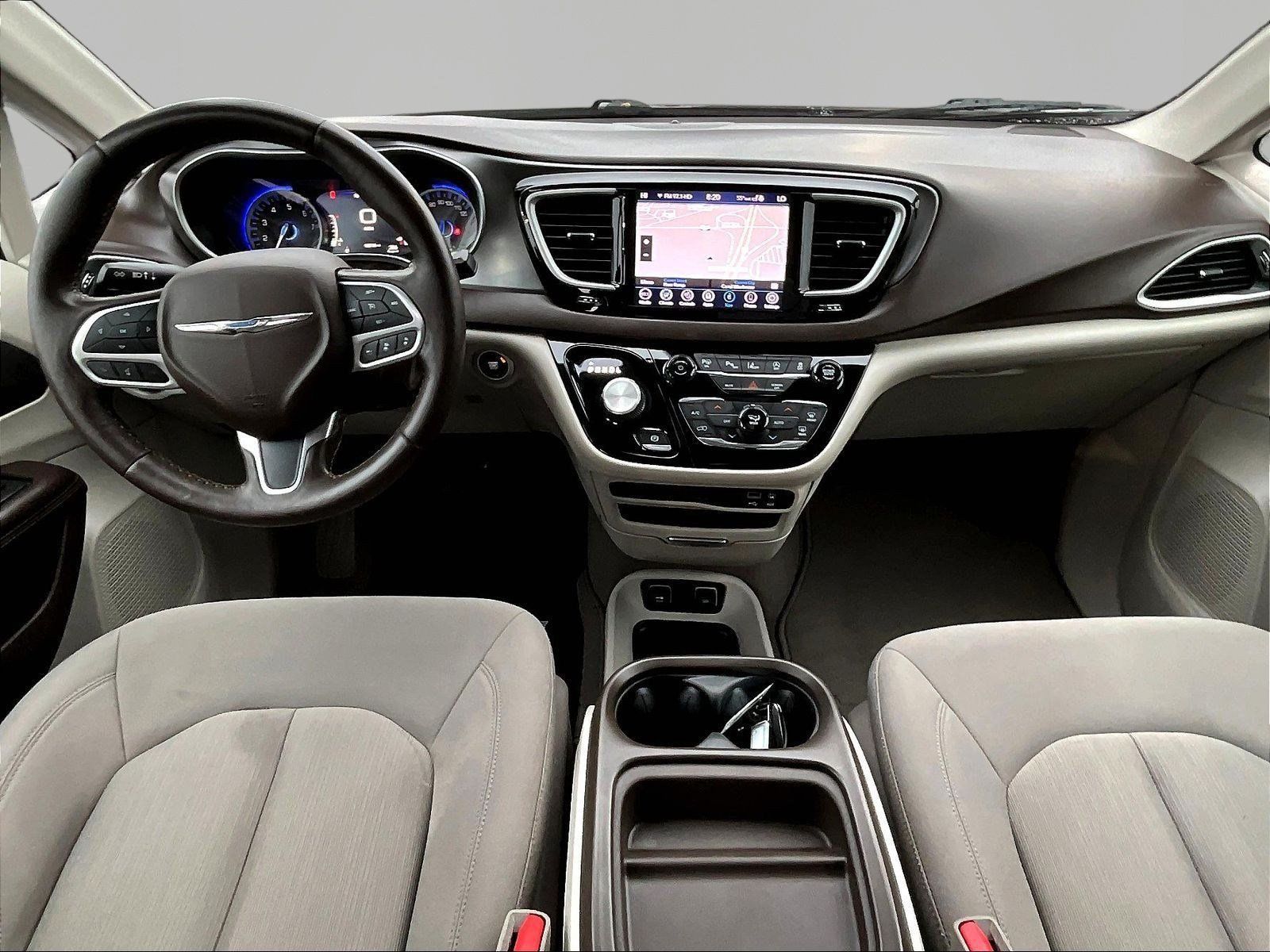 Used 2019 Chrysler Pacifica Touring Plus w/ Advanced Safetytec Group FWD image 7