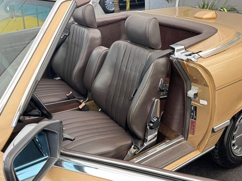 Used 1987 Mercedes-Benz 560 SL image 16