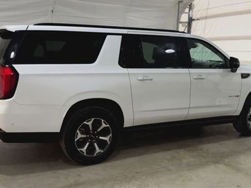 New 2026 GMC Yukon XL AT4 Ultimate AWD/4WD image 9