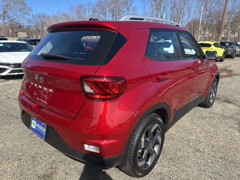 Used 2025 Hyundai Venue SEL image 5