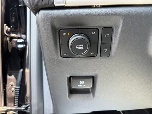 Used 2025 Ford Expedition Active AWD/4WD image 21