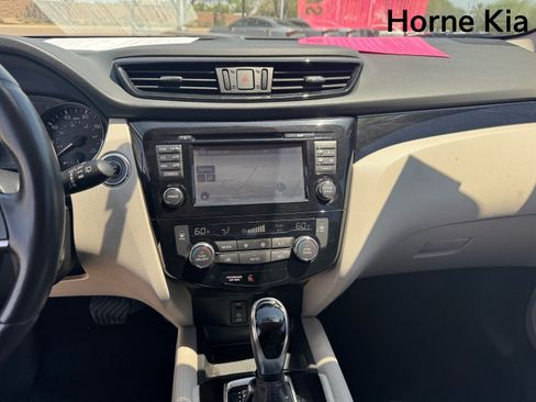Used 2017 Nissan Rogue Sport SL FWD image 20