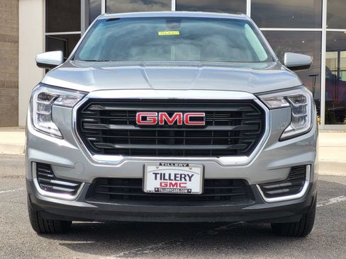 Used 2024 GMC Terrain SLE AWD/4WD image 3