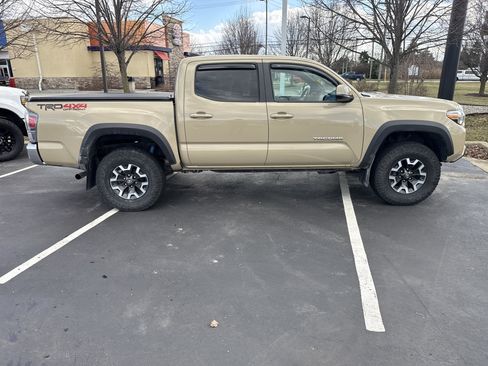 Used 2020 Toyota Tacoma TRD Off-Road image 10