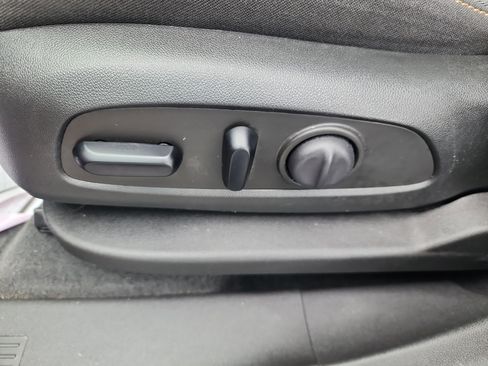 Used 2023 Chevrolet Equinox LT AWD/4WD image 12
