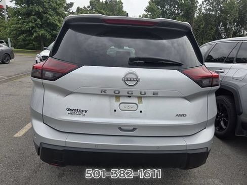 Used 2024 Nissan Rogue S AWD/4WD image 3