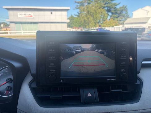 Used 2020 Toyota RAV4 XLE AWD/4WD image 14