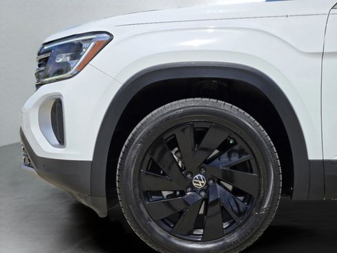 Used 2024 Volkswagen Atlas SE image 14