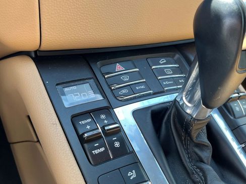 Used 2018 Porsche Macan Sport Edition AWD/4WD image 23