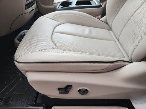 Used 2020 Chrysler Pacifica Limited w/ Advanced Safetytec Group image 21