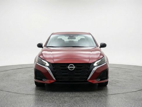 Used 2025 Nissan Altima 2.5 SV image 1