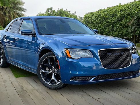 Used 2023 Chrysler 300 Touring L RWD image 9