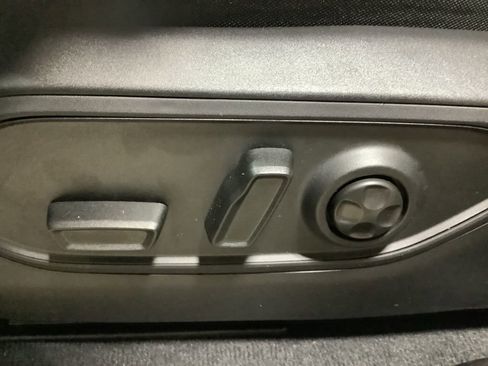 Used 2025 Jeep Grand Cherokee Laredo X w/ Luxury Tech Group I AWD/4WD image 23