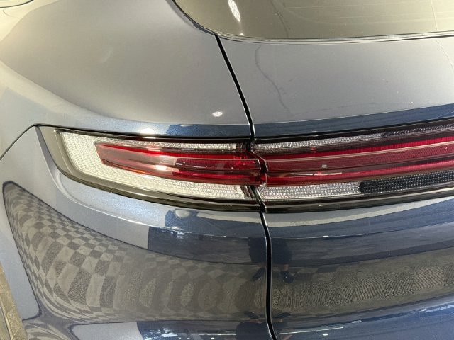 Used 2024 Porsche Cayenne AWD/4WD image 35