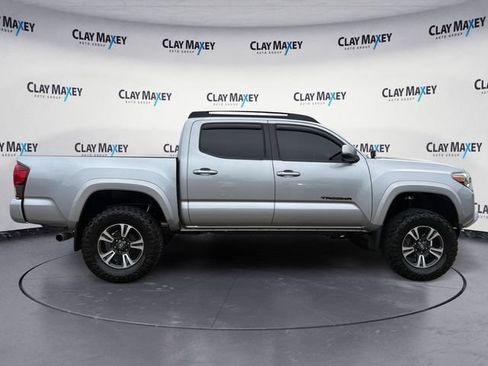 Used 2019 Toyota Tacoma TRD Sport AWD/4WD image 6