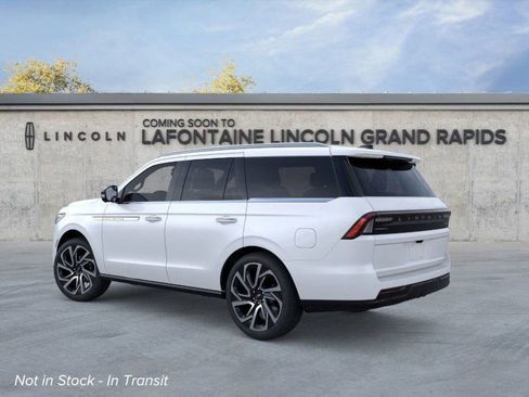 New 2026 Lincoln Navigator Reserve AWD/4WD image 4
