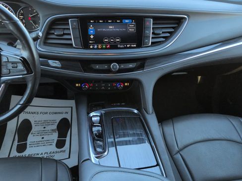 Used 2024 Buick Enclave Premium image 16