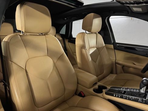Used 2018 Porsche Macan AWD/4WD image 51