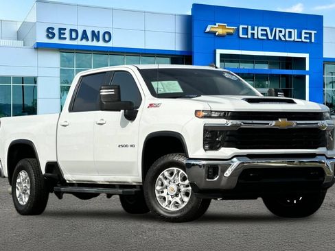 Used 2024 Chevrolet Silverado 2500 LT AWD/4WD image 2