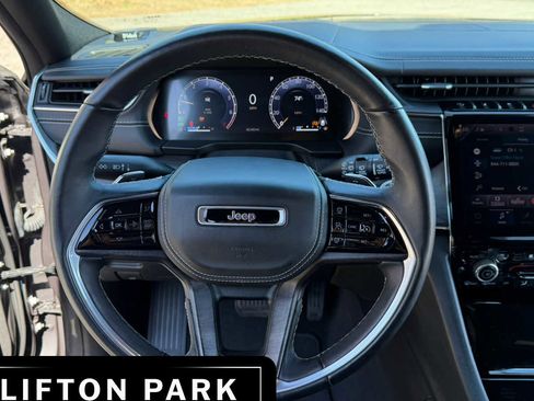 Used 2022 Jeep Grand Cherokee Overland w/ Luxury Tech Group IV image 18