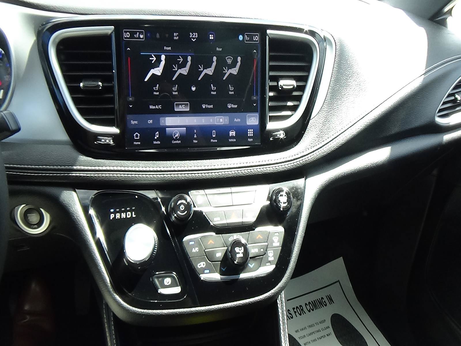 Used 2026 Chrysler Pacifica Limited FWD image 28