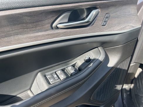 Used 2025 Jeep Grand Cherokee Limited image 7