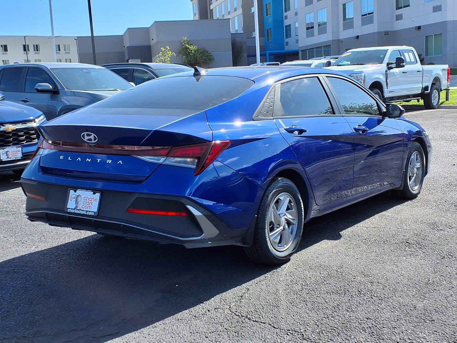 Certified 2024 Hyundai Elantra SE FWD image 5