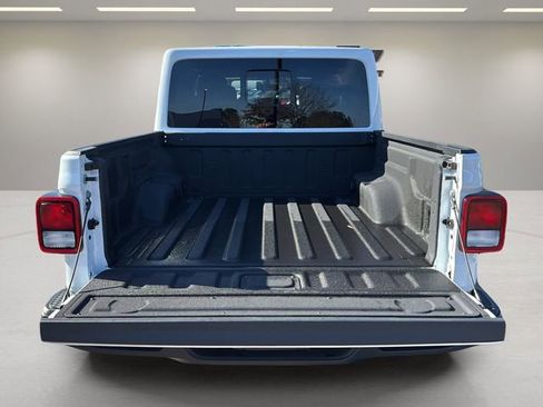 Used 2025 Jeep Gladiator Nighthawk image 29