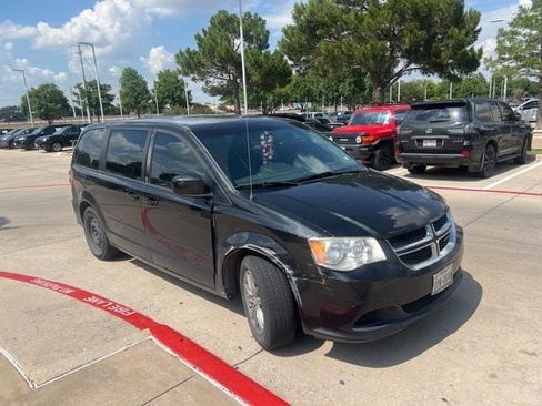 Used 2017 Dodge Grand Caravan SE FWD image 3