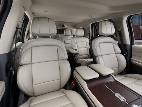 New 2027 Lincoln Navigator Premiere AWD/4WD image 11