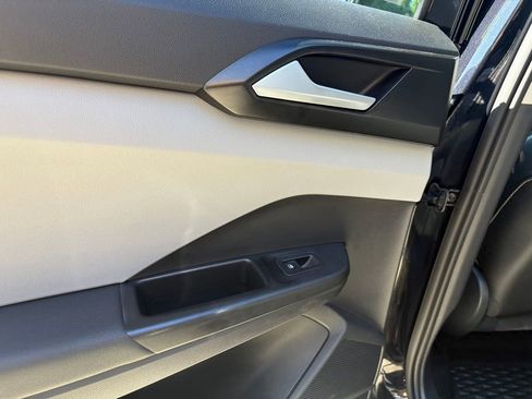 Used 2022 Volkswagen Taos SE image 26