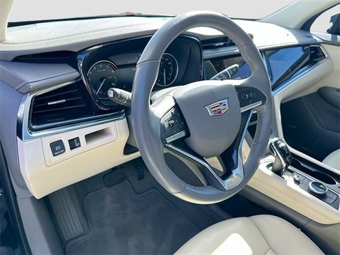 Used 2021 Cadillac XT6 Premium Luxury image 9