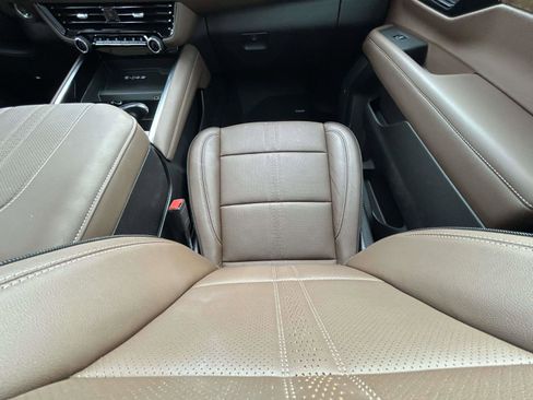 Used 2025 Chevrolet Tahoe High Country image 16