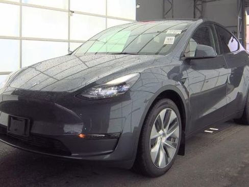 Used 2023 Tesla Model Y Long Range image 1
