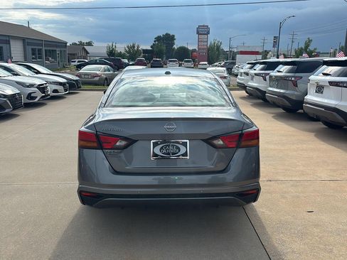Used 2025 Nissan Altima 2.5 SV FWD image 5