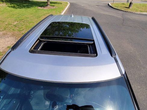 Used 2018 Ford Explorer XLT w/ Equipment Group 202A image 6