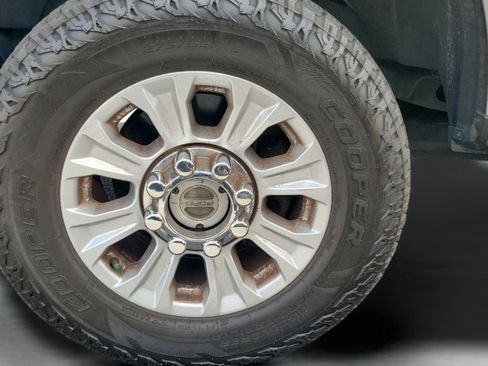 Used 2022 Ford F250 XLT AWD/4WD image 4