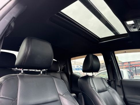 Used 2019 Toyota Tacoma TRD Off-Road AWD/4WD image 12